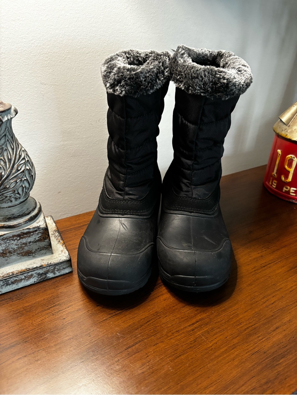 Time and Tru Women’s Black Insulated Winter Boots with Faux Fur Collar Size 8